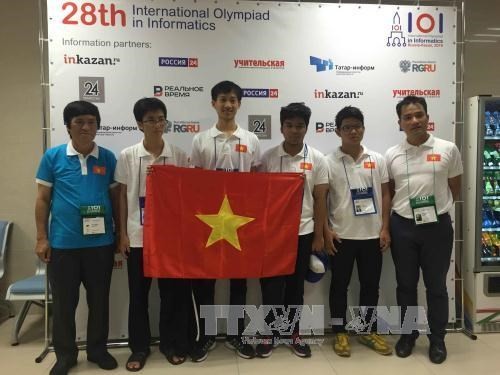 Vietnam wins 2 gold medals at IOI 2016 - ảnh 1